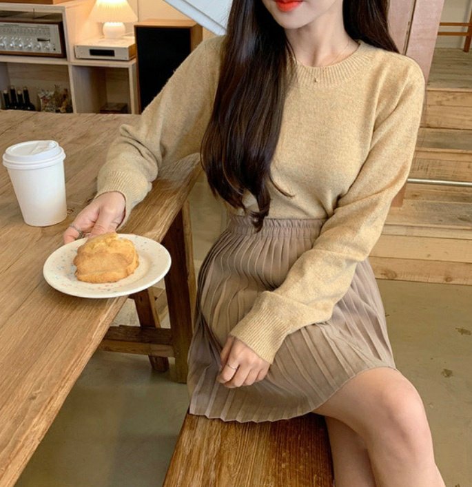 BASIC ROUND NECK SWEATER