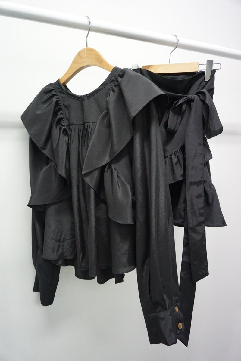 CLASSIC AURORA RUFFLE BLOUSE