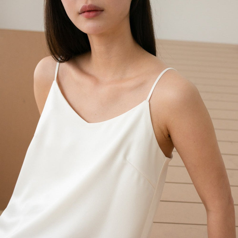 DOUBLE V-NECK SLEEVELESS TOP