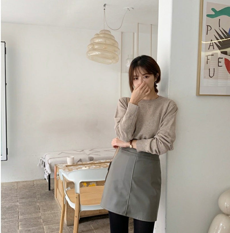 BASIC ROUND NECK SWEATER