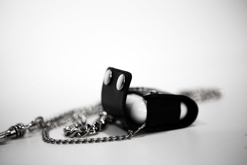 LEATHER AIRPOD CASE WITH CHAIN
