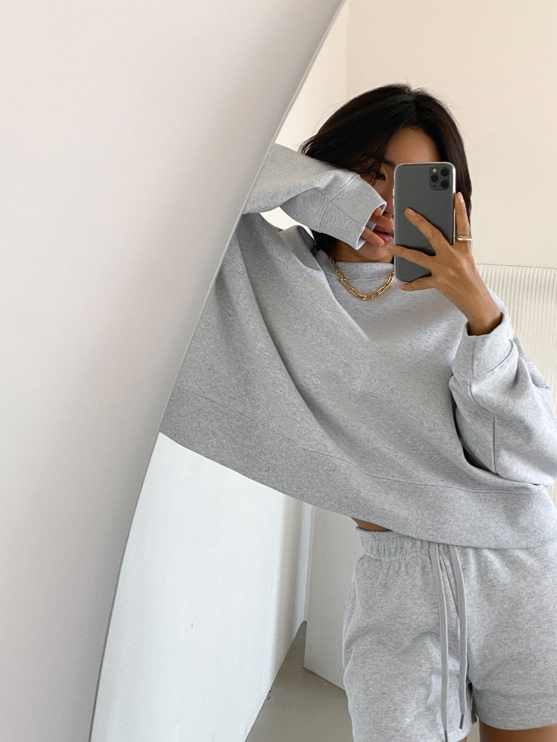 OVERSIZED CROPPED ESSENTIAL SWEATSHIRT